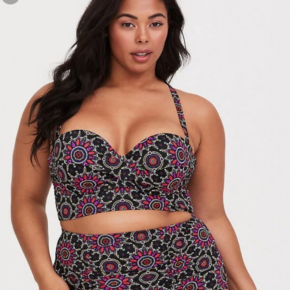 Torrid vixen, swim collection, bathing suit top size 00